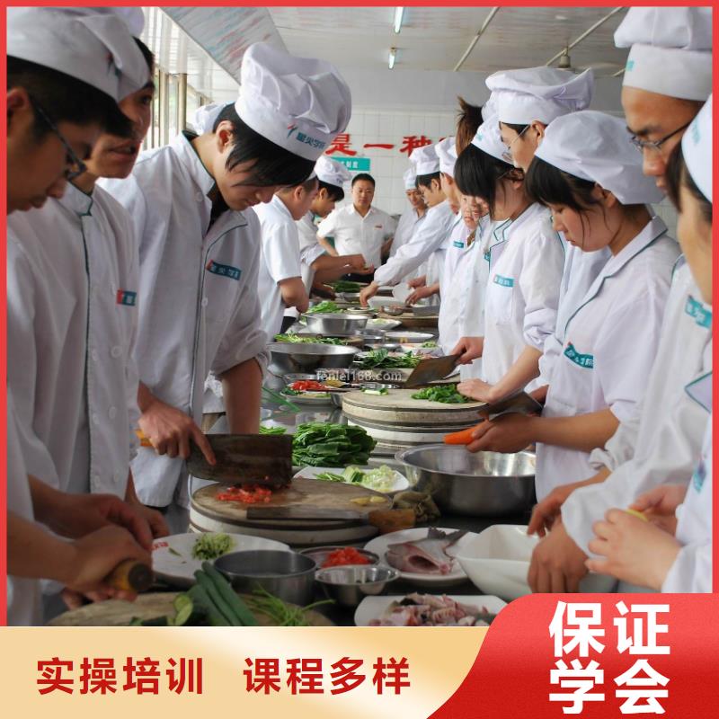 学厨师烹饪怎么报名？学厨师去虎振技校|厨师培训学校实操教学