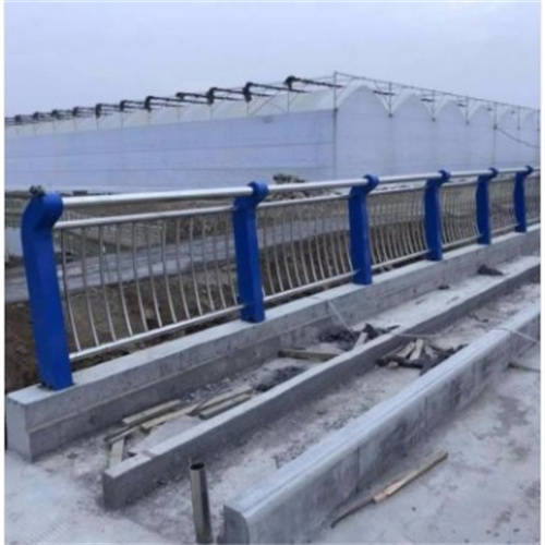 河南本土防撞护栏模板安装有现货也可定制