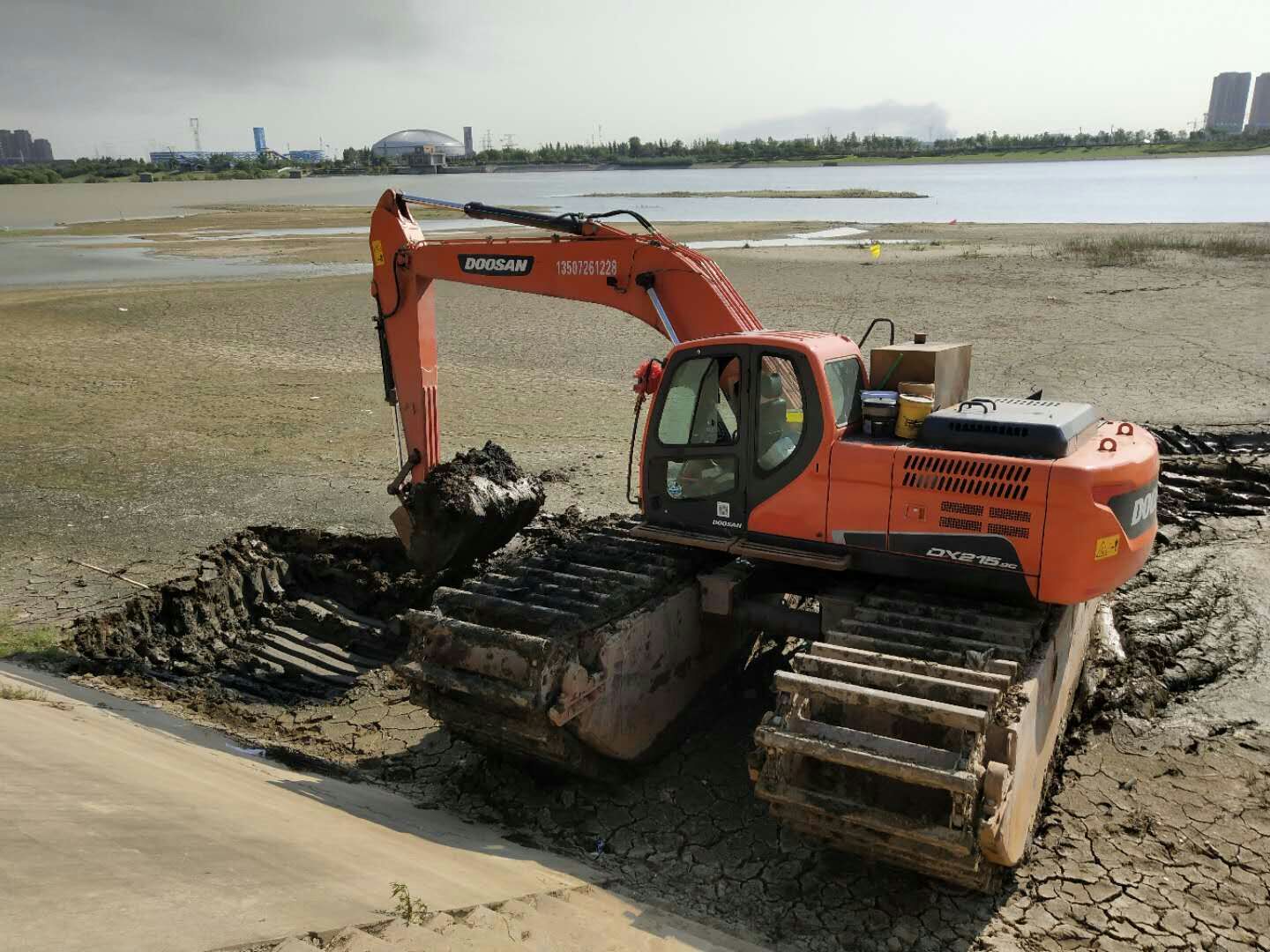 
湿地挖掘机出租生产商_顺升工程机械租赁